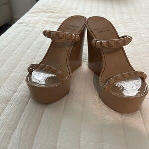 Carmen Sol Elegant Tan Platform Sandals